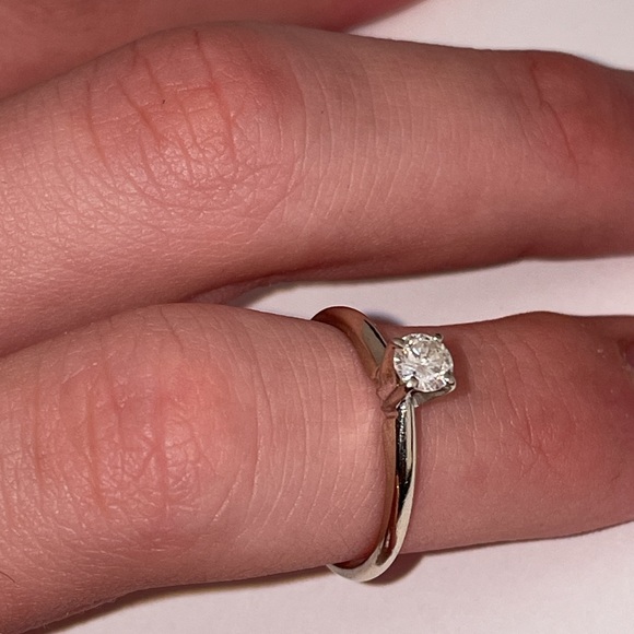 Solid 14K White Gold Natural Round Cut 1/4CT Diamond Solitaire Ring Vintage - Picture 6 of 17